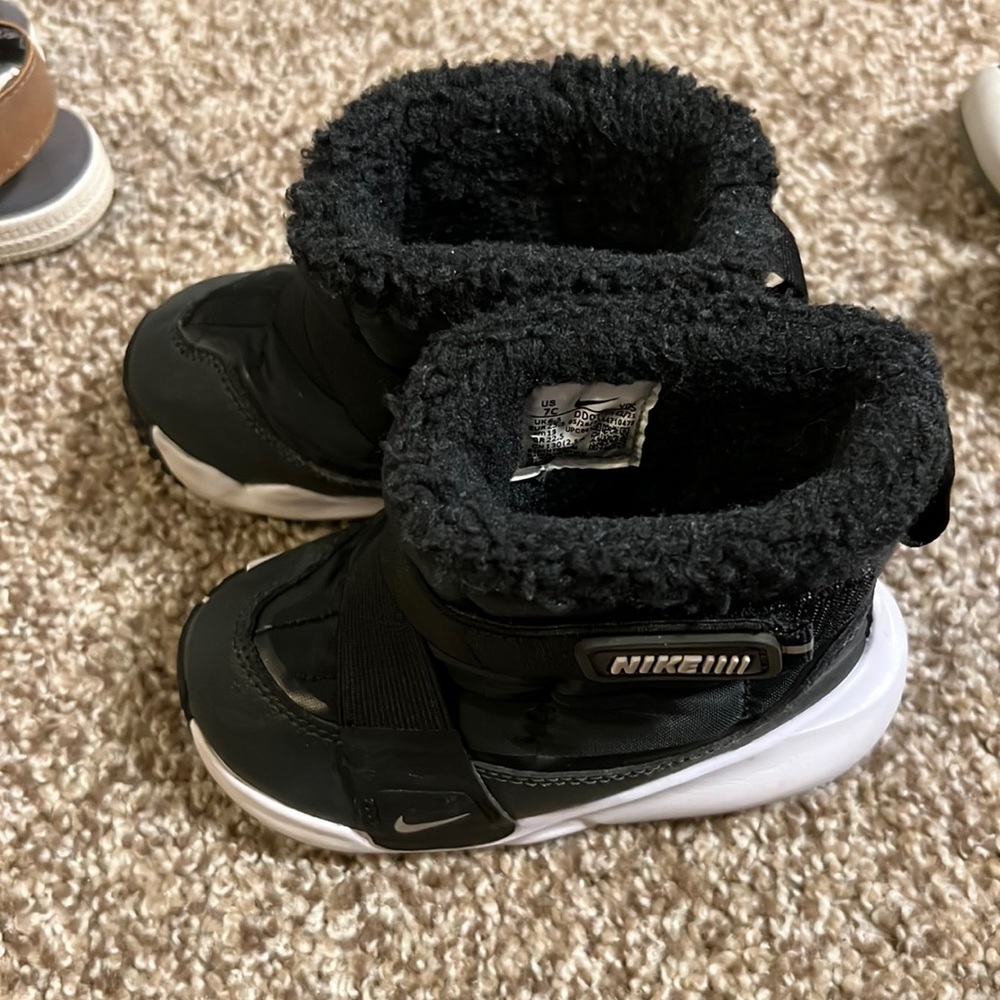 Nike flex advance toddlers boot size 7